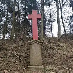 Soubor soch Vambeřické cesty – kříž z červeného pískovce (Suchý Důl)