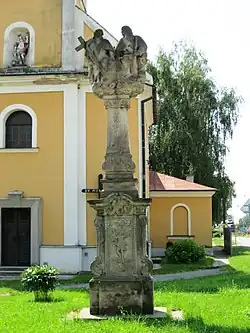 Sousoší Nejsvětější Trojice (Moravská Huzová).JPG