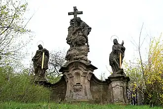 Sousoší Víry se sochami sv. Jana a Pavla (Český Dub).jpg