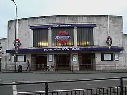 Vchod do stanice South Wimbledon