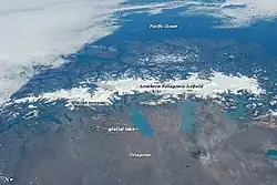 Jihopatagonské ledovcové pole, Lautaro vpravo mezi jezery Viedma a San Martín