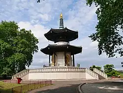 Pohled na pagodu v parku Battersea