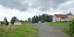 Střed obce s kaplí svatého Jakuba