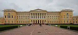Průčelí Michajlovského paláce