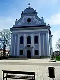 Pohled na západní fasádu kostela