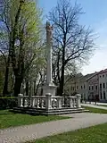 Boční pohled na mariánský sloup