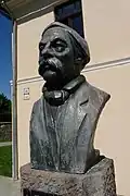 Busta J. M. Petzvala před Muzeem