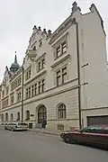Spořitelna a muzeum v Novém Bydžově – pohled z ulice Boženy Němcové