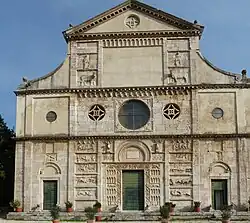 San Pietro, průčelí