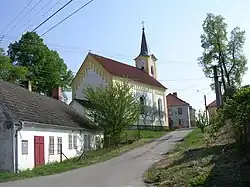 Kostel, pohled od návsi