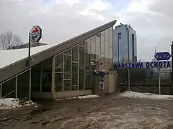 Pohled na staniční budovu