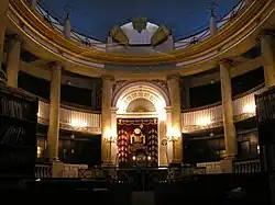 Interiér hlavní vídeňské synagogy Stadttempel