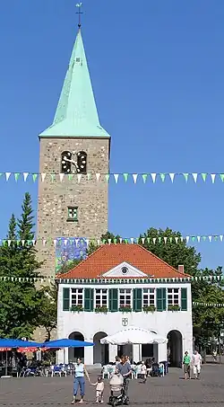 Stará radnice a kostel svaté Agáty