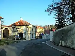 Pohled od kostela sv. Petra a Pavla Bohnickou ulicí směrem na sever