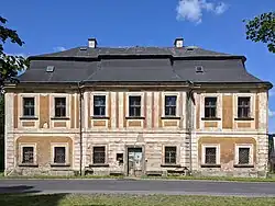 Staré Křečany (Alt Ehrenberg) - bývalá fara čp. 32 (1).jpg