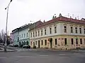 Blok domů na rohu ulic Dubečské a Kolovratské zřejmě pamatuje venkovské časy Starých Strašnic