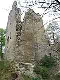 Polokruhová věžice na jižní straně
