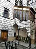 Stará radnice, venkovní schodiště na nádvoří
