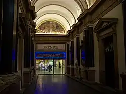 průchod k tržnici