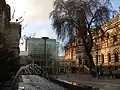 Vodní prvky u Státní knihovny.