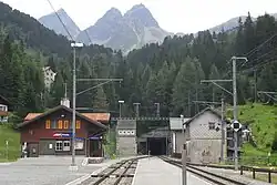 Portál tunelu ve stanici Preda