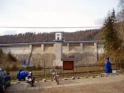Pohled na hráz přehrady