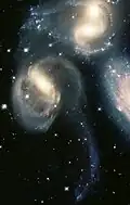 Detail Stephanova kvintetu, který pořídil Hubbleův vesmírný dalekohled v letech 1998–99 (autor: NASA/ESA)
