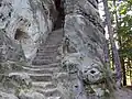 Schodiště vytesané do pískovce