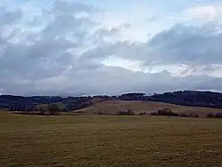 Stráž (uprostřed) a Hutberg (vpravo)