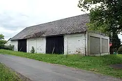 Stodola u hlavní silnice