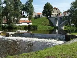 Jez na Malši pod Čapkovým mostem