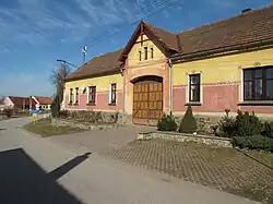 Dům