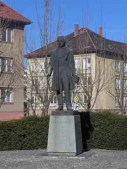 Pomník F. L. Čelakovského na Bezděkovské ulici
