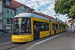 Jedna ze strausberských tramvají typu Flexity Berlin