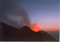 Jedna z pravidelných malých erupcí o Velikonocích 1998