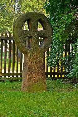 Cyrilometodějský kříž na severní straně kostela
