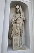 Socha ve výklenku