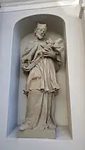 Socha ve výklenku
