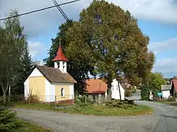 Kaplička na návsi