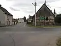 Křižovatka cest s hrázděným domem