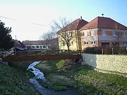 Domy kolem potoka Nivničky