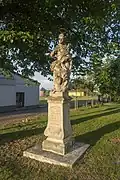Socha sv. Markéty vedle kostela od Josefa Leonarda Webera z roku 1734.