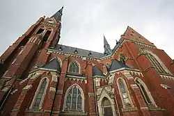 Kostel sv. Jana Křtitele, postavený v letech 1903–1906 v tehdy převážně německé vsi Sudice, je zmenšenou a pozměněnou kopií dómu v Kolíně nad Rýnem