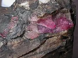 Sugilit z dolu Woods (Tamworth, Nový Jižní Wales, Austrálie)