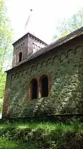Kaple Panny Marie Bolestné ve směru od studánky
