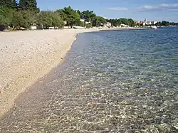Pláž ve vesnici