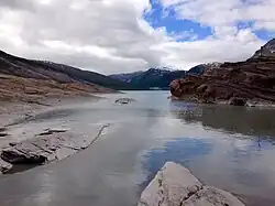 vodní útvar vedle ledovce