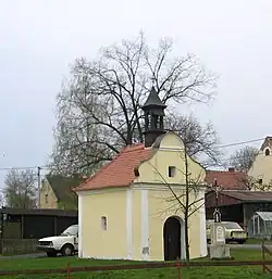 Svaté Pole (okr. Klatovy), kaple návesní od severovýchodu.JPG