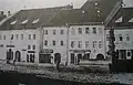 Historická fotografie prostřední, svatováclavské, kašny na Karlově náměstí v Třebíči