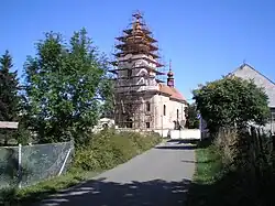 Svinčany kostel od západu.jpg